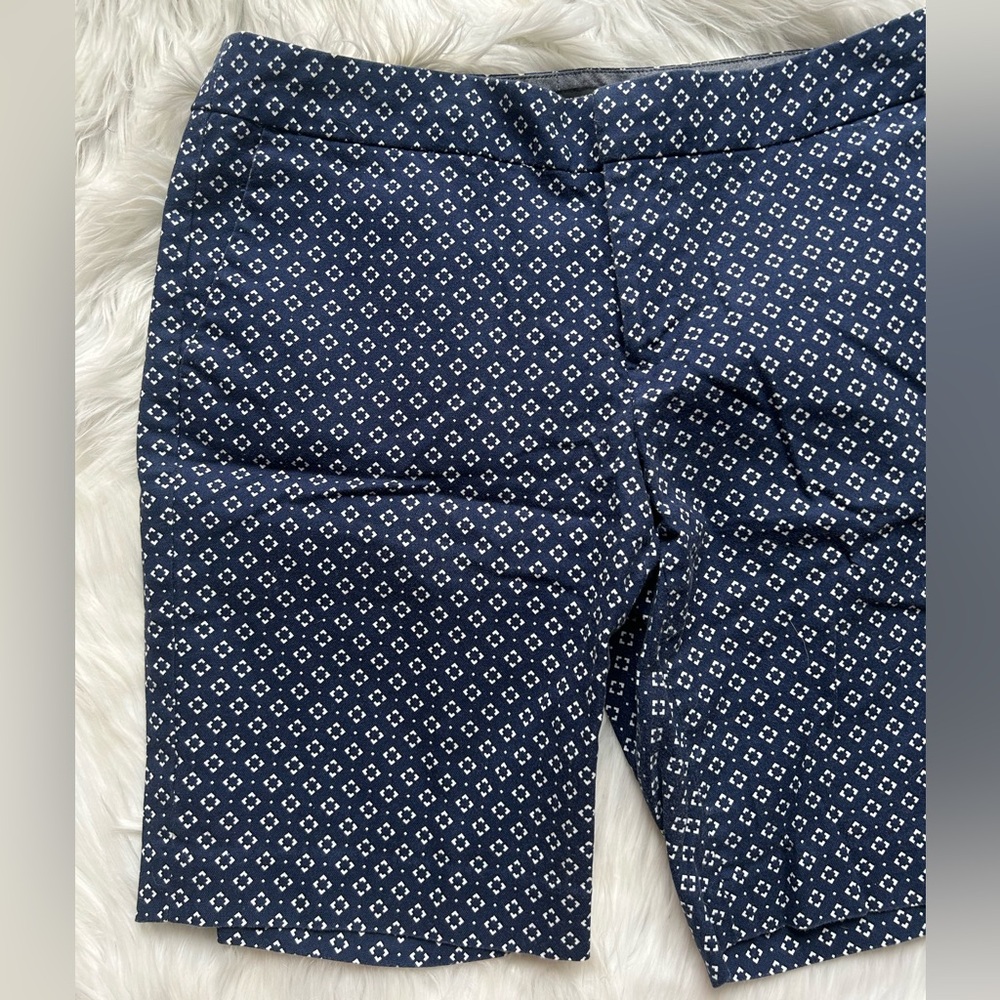 Navy Blue Floral Bermuda Shorts Preppy Golf Resort Casual Stretch Tailored